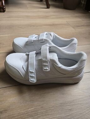 New Balance Women's Hook and Loop Leather 928v3 Sneakers Sz Womens 9 Mens 7